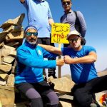صعود کوهنوردان ساوجی به قله پلنگ آبی در استان قم ارتفاع ۳۱۷۵ متر