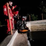 حوادث ساوه |تلاش ۲ساعته برای خارج کردن جسد جوان غرق شده در ساوه + تصاویر