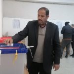 حسین محمودی فر مدیرکل فرهنگ و ارشاد اسلامی استان مرکزی رای خود را در اراک به صندوق انداخت.