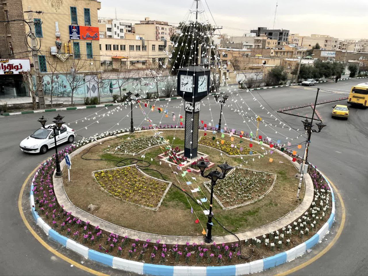گل آرایی  شهر ساوه در آستانه نوروز توسط سازمان سیما منظر و فضای سبز شهری شهرداری