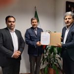 دکتر وحیدی وزیر کشور حکم شهردار ساوه را امضا کرد