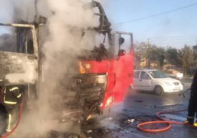 عملیات اطفای حریق تریلی در ساوه | حوادث ساوه